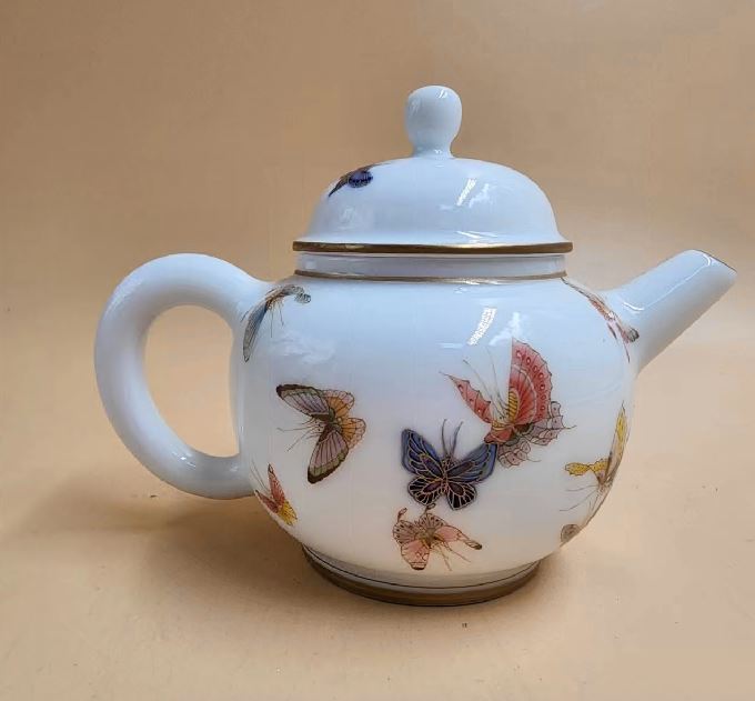 釉中彩巨輪珠壺青花描金蝴蝶 130ml $14800
