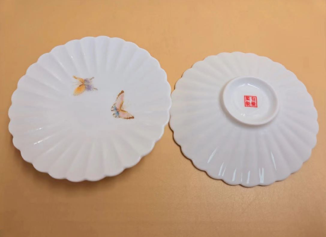 釉中彩菊瓣盤蝴蝶$380(10.5x2)