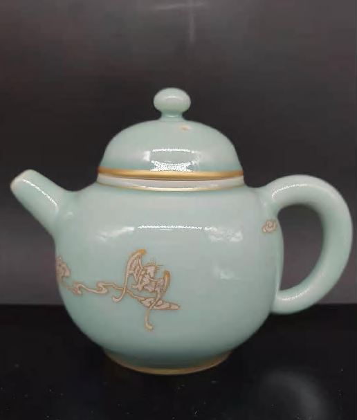 青瓷巨轮朱壶 描金蝠雲 130ml $12800